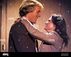 Das Teufelscamp, (MEAN DOG BLUES) USA 1977, Regie: Mel Stuart, GREGG HENRY,  KAY LENZ, Stichwort: Paar, Umarmung Stock Photo - Alamy