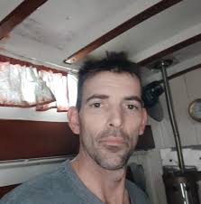 Who services outboards