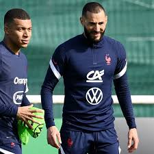 Karim benzema real madrid striker karim benzema is another real madrid star who practices islam. Karim Benzema The Key For Kylian Mbappe To Sign At Real Madrid El Futbolero Us International Players