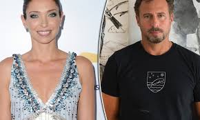 This will prevent suzanne from sending you messages, friend request or from viewing your profile. Erica Packer Is Engaged To American Artist And Father Of Four Enrique Martinez Celaya Daily Mail Online