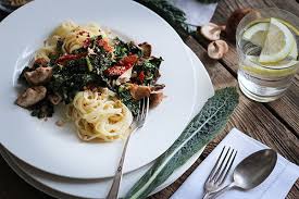 Schwarzkohl Shiitake Pasta Mit Zedernkern Parmesan Veggies Vegan Rezept Schwarzkohl Lebensmittel Essen Gefullte Nudeln