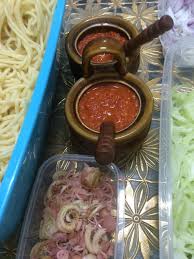 Ulam laksa johor ialah timun, taugeh, bawang besar diracik bulat bulat halus, daun selasih atau daun kesum, limau kasturi dan lobak asin. Resipi Turun Temurun Laksa Johor Mak Sangat Simple Tapi Sangat Lazat Kena Ikut Cara Ini Mingguan Wanita