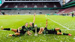 März 2015 verkündete pajor ihren wechsel zum vfl wolfsburg, welcher am 26. Pokalfinale Der Frauen Einfach Niemals Satt Sport Sz De