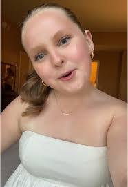 Shannon Wadley's Instagram, Twitter & Facebook