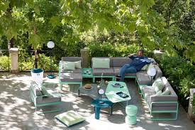 We owe this contemporary line to the design studio pagnon & pelhaître who drew its simple, daring shapes to echo our lifestyles. Fermob Bellevie 2 Sitzer Club Sofa