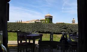 Depuis la terrasse ou derrière les baies vitrées du restaurant la table du lavoir, vous ne pourrez quitter des yeux le magnifique spectacle des vignobles. La Table Du Lavoir Photo De La Table Du Lavoir Martillac Tripadvisor