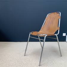 Femme, mais pas de l'ombre. Chaise Les Arcs Par Charlotte Perriand 1960