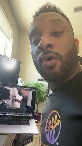 Dr. Glenn Vo giving insights