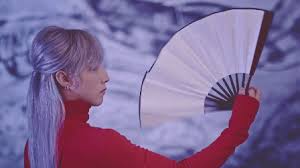 Mặc cho tóc emmây vương lên đôi môi cay. You Might Like