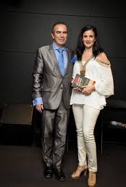 André ventura é licenciado em direito pela universidade nova de lisboa e doutorado em direito público pela university college cork, na irlanda. Supernanny Tem Amizade Intima Com Andre Ventura O Politico Anti Ciganos E Ferrenho Do Benfica Atualidade Flash