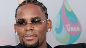 Kelly's manager has been arrested in california on charges that he threatened a shooting at a manhattan theater two years ago. R Kelly Neue Vorwurfe Seiner Ex Freundin