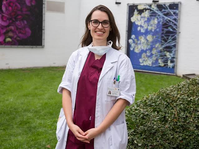 La fuga de miles de médicos agrava el déficit de especialistas en España | Universidades | EL PAÍS
