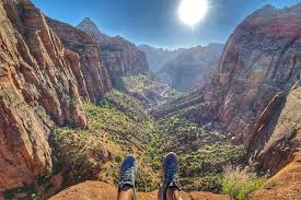 That is where the canyon overlook trail viewpoint is. Best Easy Hike In Zion Canyon Overlook Trail Inspire Travel Eat