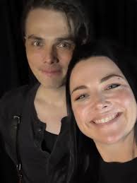 Gerard and Amy Lee looking like the alt girl and her gay bestie reunited at  the 20 year.