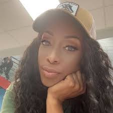 Lacey Leonard's Instagram, Twitter & Facebook