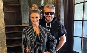 Haine, imbracaminte, tricouri, camasi, boxeri, bluze, chiloti, maiouri, lenjerie, rochii, pantaloni, jachete, accesorii, . Catalin Botezatu A Dat O De Gol Pe Anamaria Prodan Este Vorba Despre Ceea Ce Multi Banuiau Newscaffe
