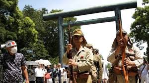 Aug 14, 2017 · 1945年8月15日正午、昭和天皇が「ポツダム宣言」を受諾し、太平洋戦争の無条件降伏を告げる「終戦の詔書」を朗読した音声、いわゆる「玉音放送. æ—¥æœ¬ã§75å¹´ç›®ã® çµ‚æˆ¦ã®æ—¥ é–å›½ç¥žç¤¾ã«é–£åƒšãŒ4å¹´ã¶ã‚Šå‚æ‹ Bbcãƒ‹ãƒ¥ãƒ¼ã‚¹