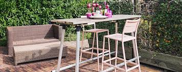 5 Astuces Pour Nettoyer Naturellement Un Salon De Jardin Mamie Co