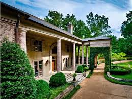 9 Famous Homes You Ve Seen On The Big Screen Mansions Celebrity Houses Mansion Tour