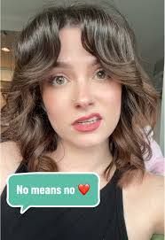 Ashley Renshaw's Instagram, Twitter & Facebook