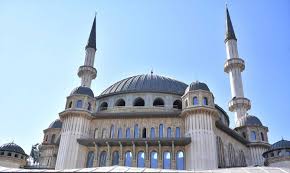 28 may 2021 17:37 cumhurbaşkanı recep tayyip erdoğan tarafında açılışı gerçekleştirilen taksim camii'nde ilk cuma namazını kılan vatandaşlar, bir hayalin daha gerçekleştiğini görmenin mutluluğunu yaşadıklarını söyledi. Taksim Camii Acilisa Hazirlaniyor Toki Haber