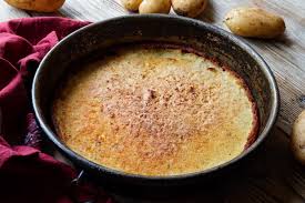 È opportuno anzitutto distinguere tra il tortel di patate che è più piccolo e cotto in padella e la torta di patate cotta invece in. Rezept Des Kartoffelkuchens