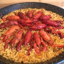 Cangrejos de río actualmente los autóctonos son muy difíciles de probar salvo que conozcas a alguien que los pesque, se suele consumir el rojo americano. Arroz Con Cangrejos De Rio Una Receta Con Mucho Sabor