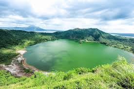 Den ligger innen kommunene talisay og san nicolas i taal føyer seg inn i en rekke av vulkanen som løper langs vestre del av øya luzon, som ligger. Taal Volcano Trekking Day Trip From Manila