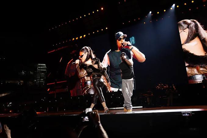 Jay-Z brings out Rihanna and Beyoncé after delayed start at Yankee Stadium  - Los Angeles Times