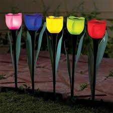 Elle offre une lumière chaude et agréable. Lampes Solaires Ecologiques Et Decoratives Solaire Guide