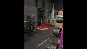 16-Year-Old Morgan Nicholls Demolishes a 515-lb (233.6-kg) Raw Bench Press  PR in Training