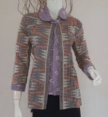 Karena terdapat bahan tambahan pada bagian depan baju. 17 Koleksi Baju Batik Wanita Lengan Panjang Modis 2021