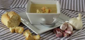 Auberginensuppe Mit Knoblauch Und Krautern Ein Pflanzliches Rezept In 2021 Auberginen Zubereiten Rezepte Zubereitung