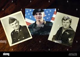 KRT LIFESTYLE STORY SLUGGED: FAM-VIETNAMVETS KRT PHOTO BY DAVID EULITT/KANSAS  CITY STAR (September 14) Kathy Donegan's family has a history of service in  the military. Her brother Mike Hunter, left, served in