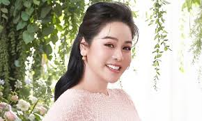 Thời trang Nhật Kim Anh khi mang bầu lần hai