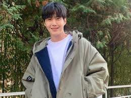 Konsep utamanya adalah merekomendasikan berbagai tempat menarik yang dapat dikunjungi pemirsa di korea selatan. 2 Days 1 Night Season 4 Pd Reveals How Start Up Star Kim Seon Ho Is The Cast Member Who Has Changed The Most Pinkvilla