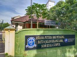 Sekolah menengah kebangsaan beladin menjadi sekolah cemerlang pada tahun 2015. Sekolah Menengah Kebangsaan Petaling Di Bandar Kuala Lumpur