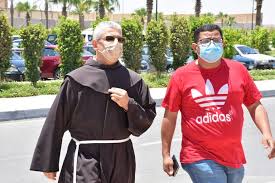وصل منذ قليل كل من شقيق الفنان الراحل سمير غانم والفنان منير مكرم والمنتج محمد أحمد السبكي، إلى مستشفى الصفا بمنطقة المهندسين استعدادا لتشييع جثمان الفنان الراحل سمير غانم. Txb7 Debjot0 M