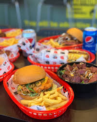 مطعم تراك برجر الاسعار المنيو الموقع كافيهات جده افضل مقاهي جده