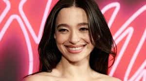 Está en MAX, actúa la galardonada actriz Mikey Madison y dura menos de 90  minutos