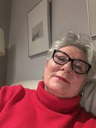 Charmant, briljant en met een stem die je vanaf de eerste noot meeneemt. 🎶  Laetitia Gerards brengt Si Vous Aimez Les Poitrines van Cole Porter tot  leven, vol elegantie en speelsheid, onder