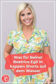 Dieses singlesein ist ja auch schon ein verbot da sollte gar nichts tabu sein aktuell ist die erfolgreiche schlagermusikerin single und das, obwohl sie dem thema dating offenbar sehr aufgeschlossen gegenübersteht. Was Fur Beine Beatrice Egli In Knappen Shorts Auf Dem Wasser Beatrice Egli Helene Fischer Aktuell Knappe Shorts