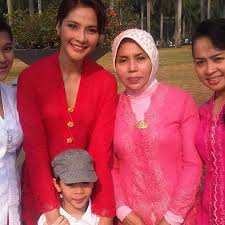 Rombongan pemain si doel the movie berziarah ke tiga makam mendiang yang pernah terlibat dalam sinetron si doel anak sekolahan. Begini Wajah Maryati Tohir Munaroh Si Doel Sekarang Lifestyle Fimela Com
