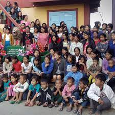 Family members of ziona chana pose outside their residence in baktawng village in the northeastern indian state of mizoram in 2011. Ymgzktwpjx3lm