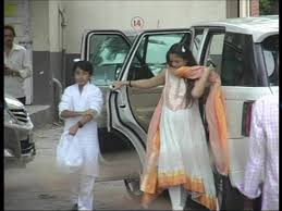 Pregnant Amrita Arora Outside Salman Khan S House On Eid 2012 Youtube Amrita rao links happy amrita (i.redd.it). pregnant amrita arora outside salman khan s house on eid 2012