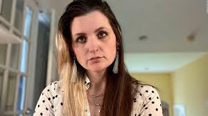 Ella pensaba que un momento oscuro de su pasado había quedado atrás, hasta  que hizo una búsqueda de su rostro en línea