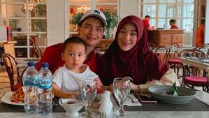 Larissa dan keluarga alvin sempat dikabarkan saling sindir lewat media sosial. Sidang Cerai Alvin Faiz Dan Larissa Chou Ditunda Ini Penyebabnya