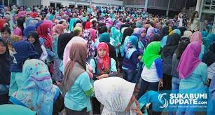 Tidak kaget jika gaji umr sukabumi atau gaji umk sukabumi berbeda dengan daerah lain. Gaji Sering Telat Ribuan Karyawan Garmen Di Cicantayan Kabupaten Sukabumi Mogok Kerja
