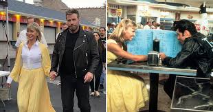 Bestel je poster, kies uit honderden motieven. Olivia Newton John And John Travolta Dress Up In Grease Costumes Metro News