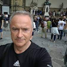 Mellettük nemcsak a város, de az ország művészközössége és a kiállításlátogató közönség. Horvath Laszlo Horvthl16915281 Twitter